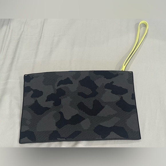 Rothy’s Camouflage Black and Gray Essential Pouch Camo EUC o - Picture 2 of 3